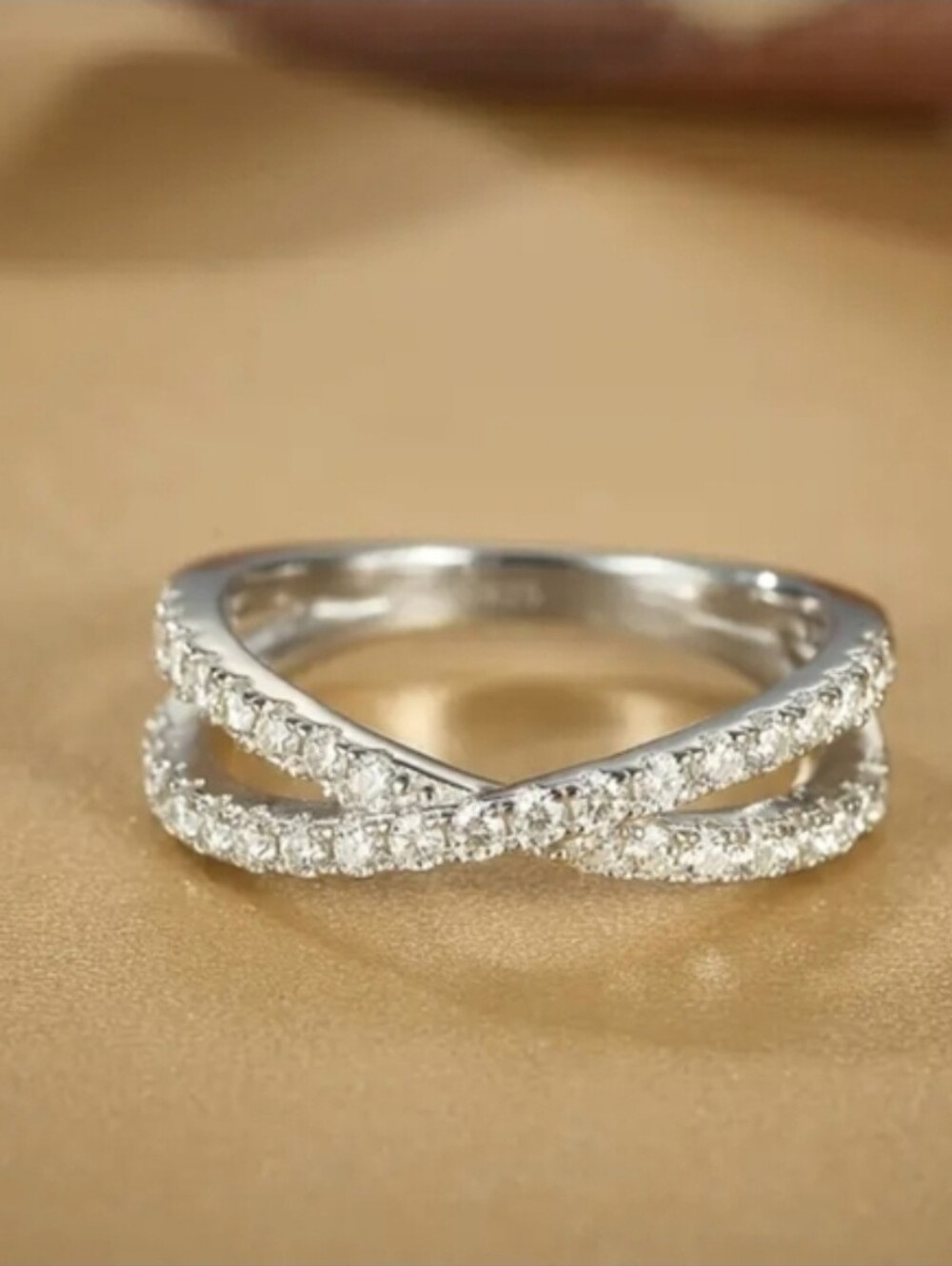 0.53 CT* VVS1 Moissanite Criss Cross Style Ring Size 8.5 US